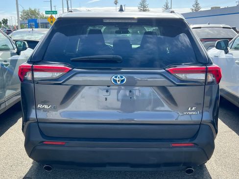 Used 2021 Toyota RAV4 LE AWD/4WD image 5