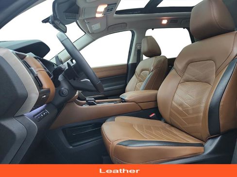 Used 2024 Nissan Pathfinder Platinum w/ Cargo Package image 12