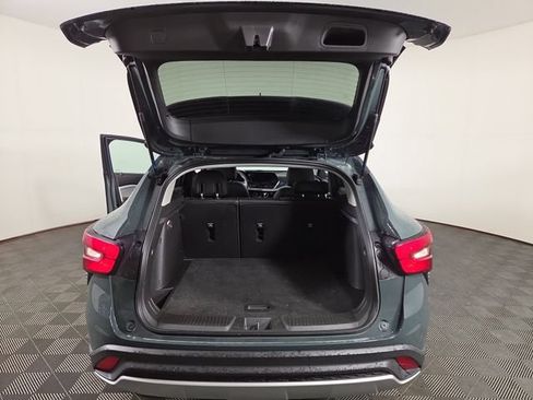 Used 2025 Chevrolet Trax LT FWD image 30