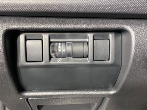 Used 2025 Subaru Forester Premium AWD/4WD image 26