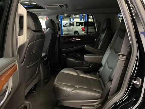 Used 2019 Cadillac Escalade Premium Luxury image 15