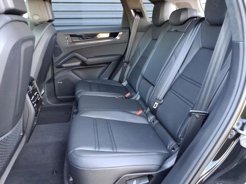 New 2026 Porsche Cayenne GTS image 21