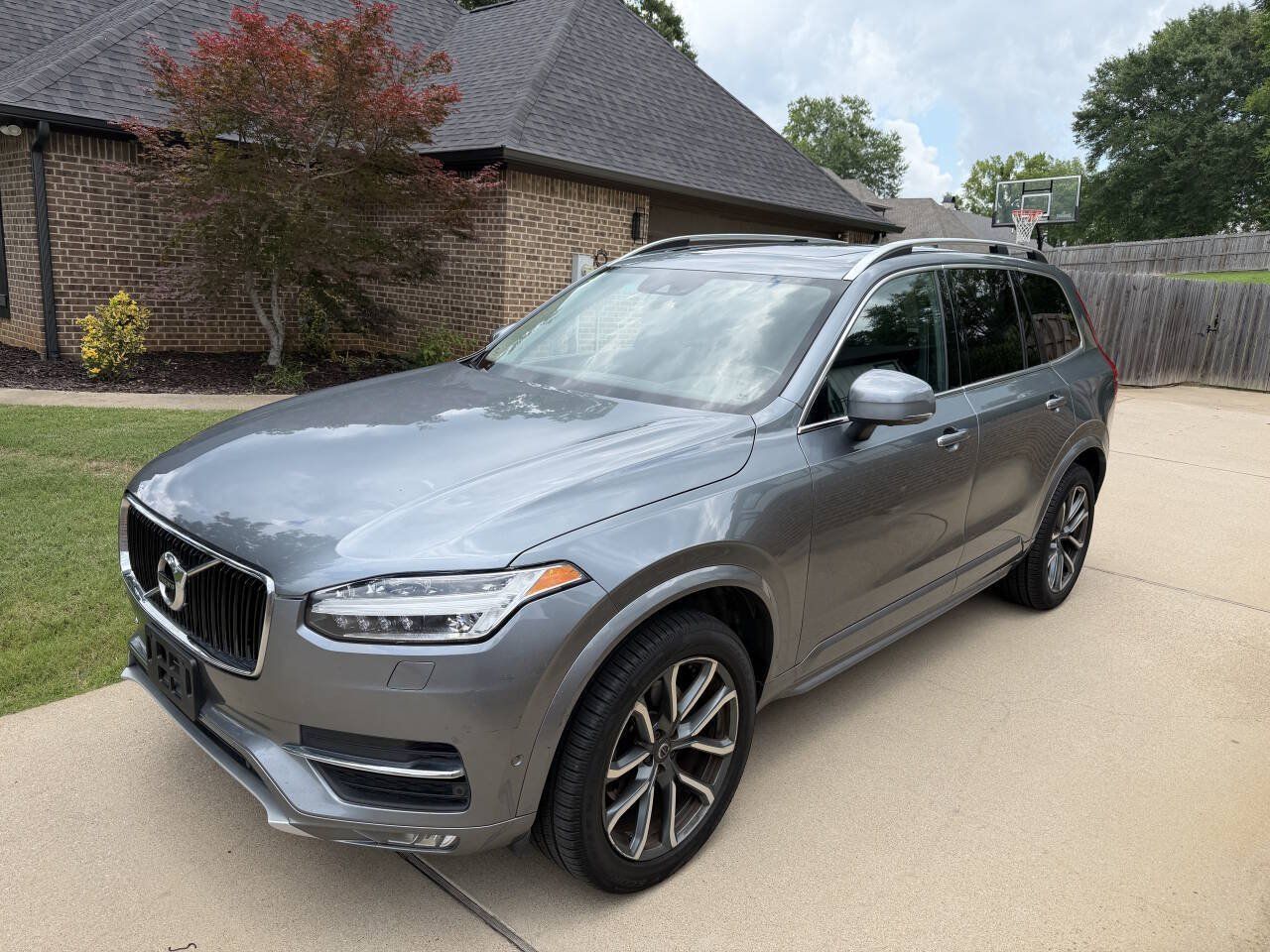 Used 2018 Volvo XC90 T6 Momentum w/ Convenience Package AWD/4WD image 2