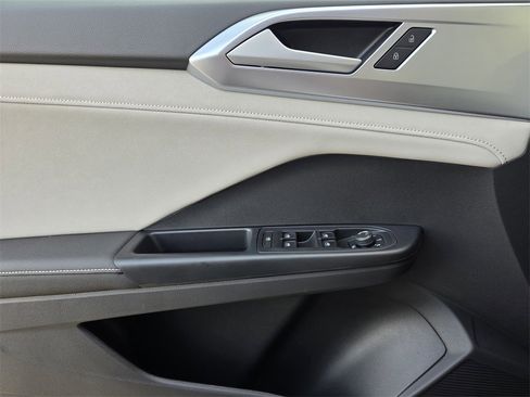 New 2025 Volkswagen Taos SE image 16