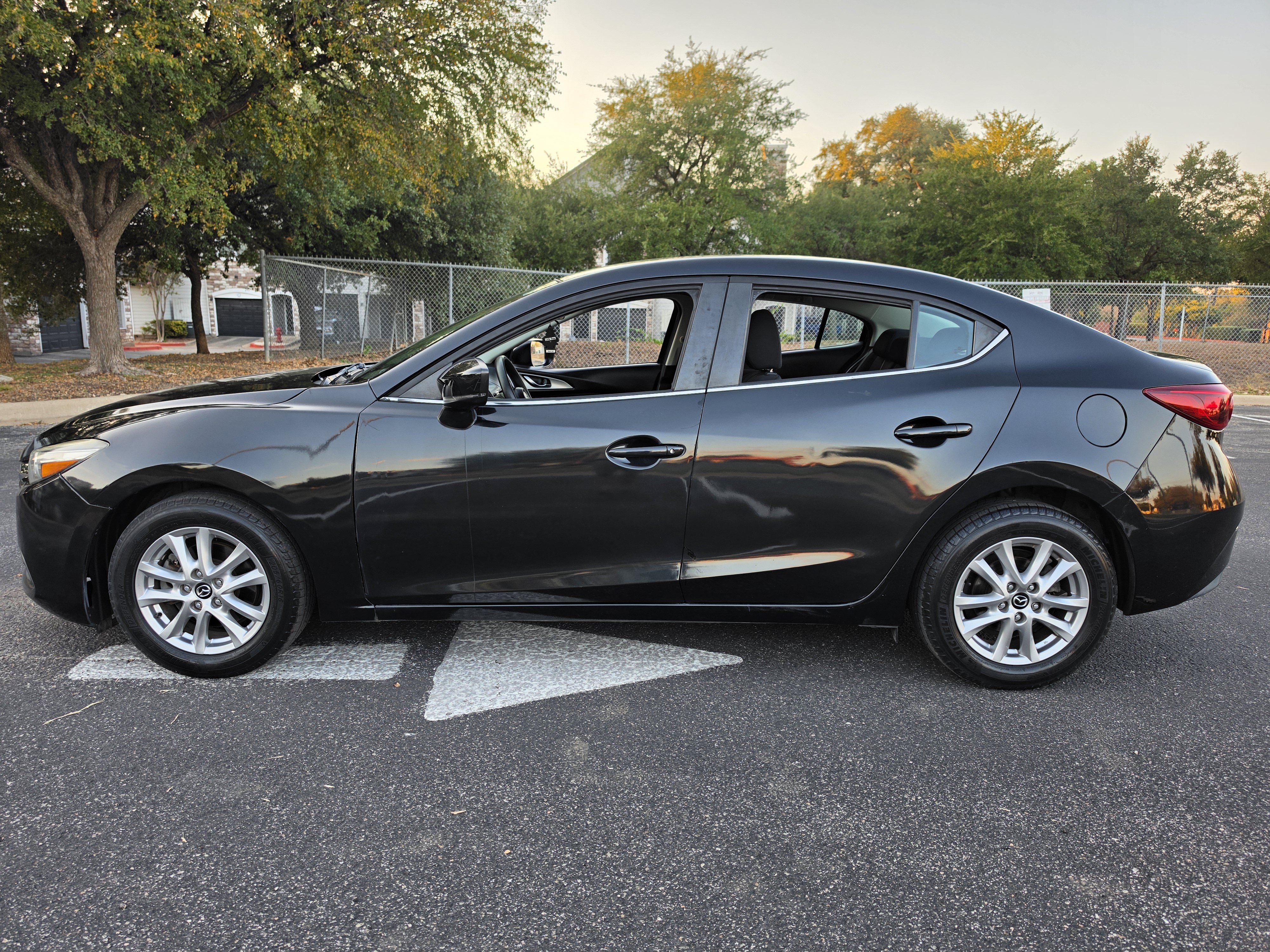 Used 2018 MAZDA MAZDA3 Sport w/ Preferred Equipment Package FWD image 5