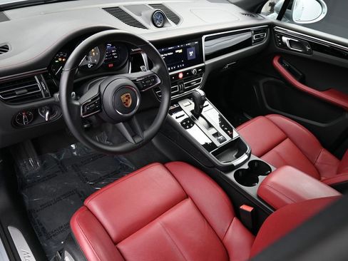 Used 2022 Porsche Macan S image 4