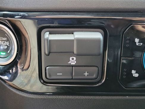 Used 2024 Chevrolet Silverado 2500 LTZ AWD/4WD image 29