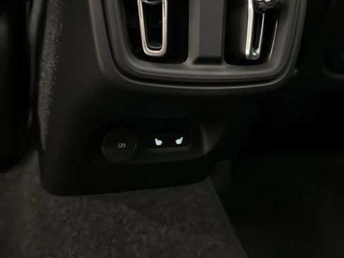 New 2026 Volvo XC40 B5 Ultra w/ Protection Package Premier image 28