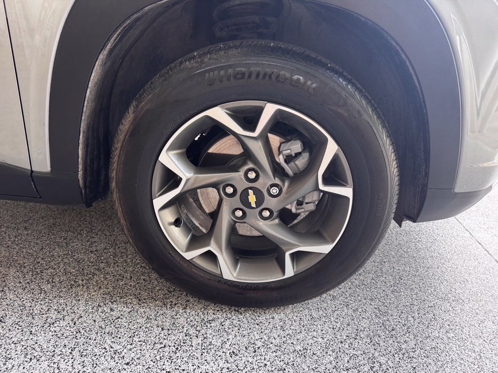 Used 2025 Chevrolet Trax LT w/ Driver Confidence Package FWD image 9