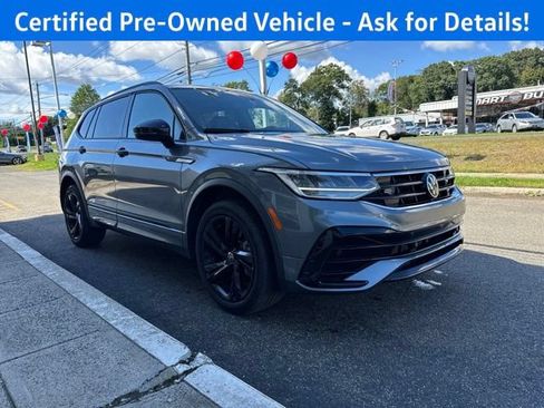 Used 2024 Volkswagen Tiguan SE R-Line AWD/4WD image 4