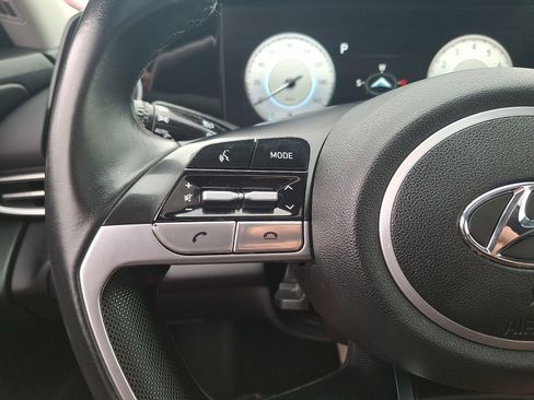Used 2022 Hyundai Elantra Limited FWD image 22