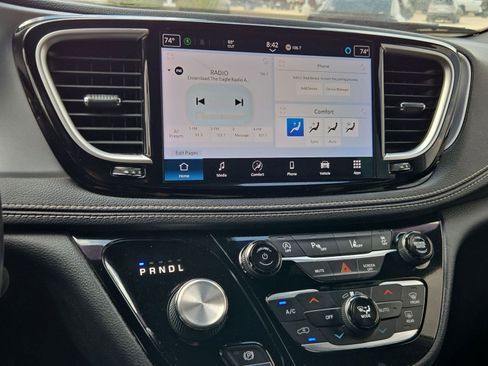 Used 2021 Chrysler Pacifica Touring w/ S Appearance Package image 14