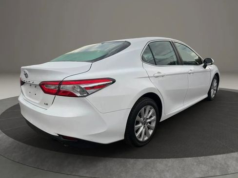 Used 2020 Toyota Camry LE image 5