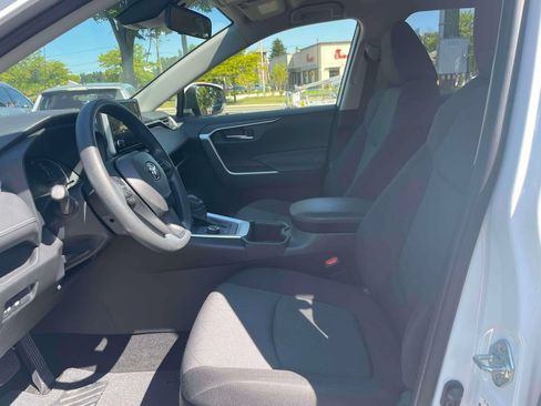 Used 2025 Toyota RAV4 XLE AWD/4WD image 14