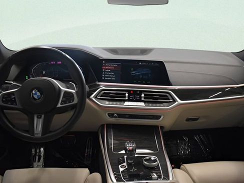 Used 2022 BMW X7 xDrive40i w/ M Sport Package AWD/4WD image 5