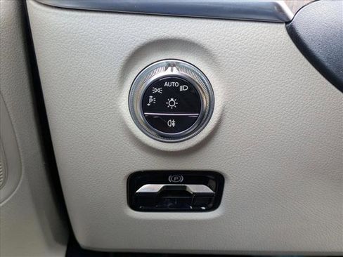 Certified 2025 Mercedes-Benz C 300 Sedan image 10