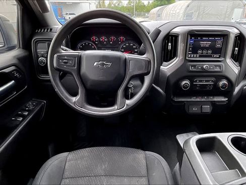 Used 2020 Chevrolet Silverado 1500 Custom w/ Custom Value Package image 4