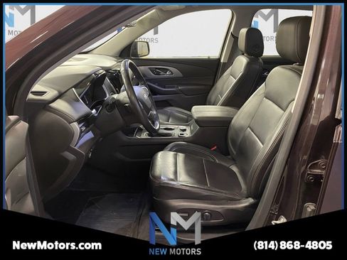 Used 2021 Chevrolet Traverse LT w/ LT Premium Package AWD/4WD image 9