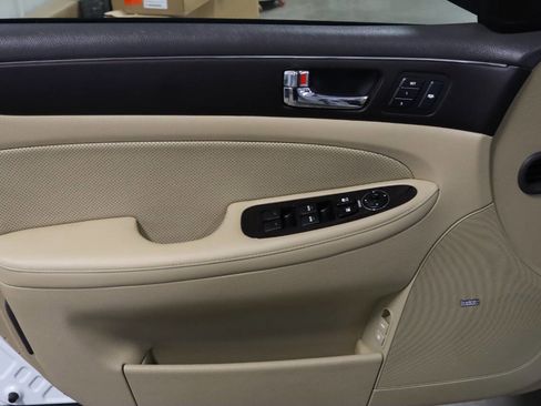 Used 2010 Hyundai Genesis 4.6 image 19