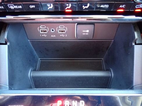 Used 2023 Jeep Grand Cherokee Limited w/ Black Appearance Package AWD/4WD image 21