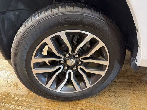 Used 2025 RAM 1500 Limited AWD/4WD image 11
