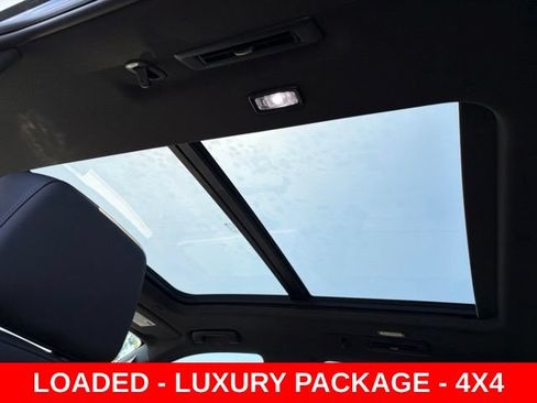 Used 2023 Chevrolet Tahoe Z71 w/ Luxury Package AWD/4WD image 18