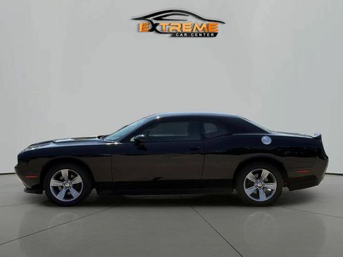 Used 2018 Dodge Challenger SXT RWD image 3