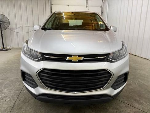 Used 2017 Chevrolet Trax LS FWD image 2