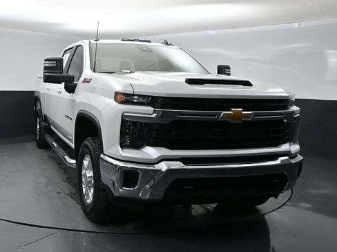 Used 2024 Chevrolet Silverado 3500 LT w/ Z71 Off-Road Package image 6