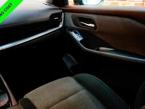 Used 2022 Nissan Rogue SV image 35