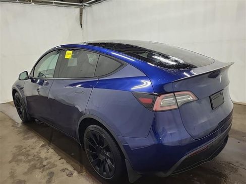 Used 2021 Tesla Model Y Long Range image 9