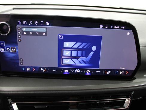 Used 2024 Chevrolet Traverse LT image 32