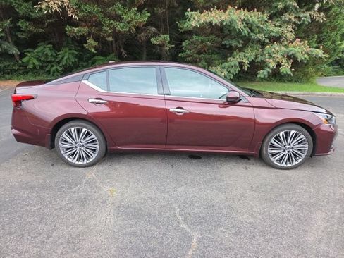 Used 2025 Nissan Altima 2.5 SL FWD image 5