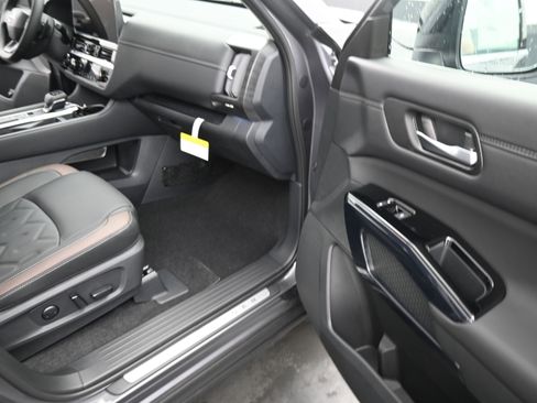 New 2026 Nissan Pathfinder Platinum FWD image 22
