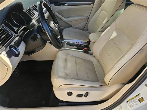 Used 2018 Volkswagen Passat 2.0T R-Line image 14