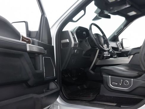Used 2016 Ford F150 Platinum w/ Equipment Group 701A Luxury AWD/4WD image 31