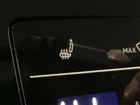 Certified 2025 Volkswagen Taos SE image 26