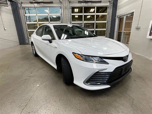 Used 2021 Toyota Camry LE FWD image 7