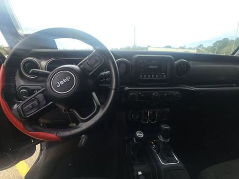 Used 2021 Jeep Gladiator Willys image 8