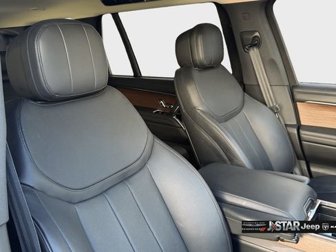 Used 2025 Land Rover Range Rover Long Wheelbase SE AWD/4WD image 13