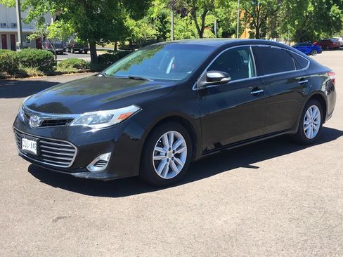 Used 2013 Toyota Avalon XLE FWD image 1
