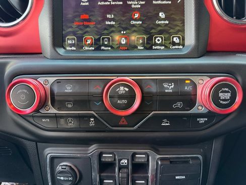 Used 2020 Jeep Gladiator Rubicon AWD/4WD image 24