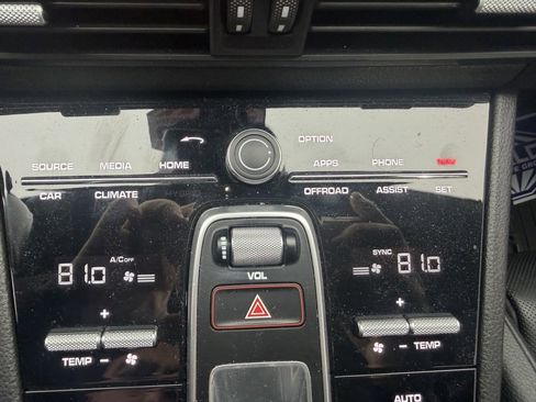 Used 2021 Porsche Cayenne image 30