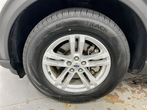 Used 2023 Ford Explorer XLT w/ Equipment Group 202A image 25