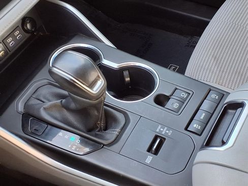 Used 2022 Toyota Highlander LE image 15