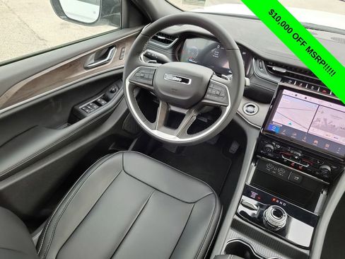 New 2025 Jeep Grand Cherokee L Limited AWD/4WD image 18