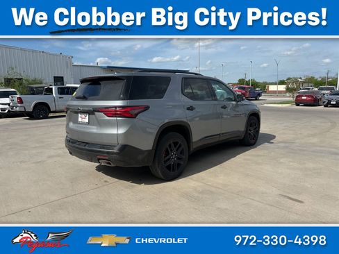Used 2023 Chevrolet Traverse Premier w/ Redline Edition image 5