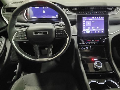 Used 2023 Jeep Grand Cherokee Laredo w/ Luxury Tech Group I AWD/4WD image 22