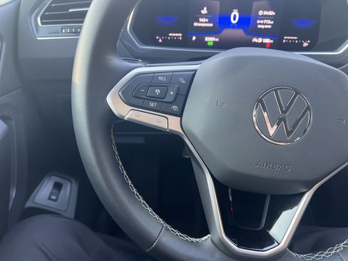 Certified 2022 Volkswagen Tiguan SE FWD image 16