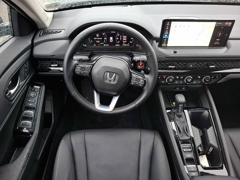Used 2024 Honda Accord Touring image 11